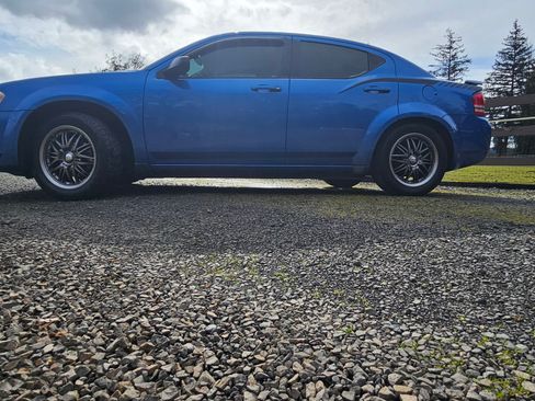 Used 2008 Dodge Avenger SE image 2