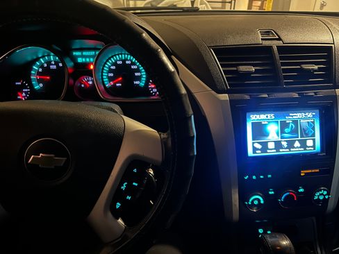 Used 2012 Chevrolet Traverse LT image 6