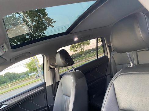 Used 2022 Volkswagen Tiguan SE image 9