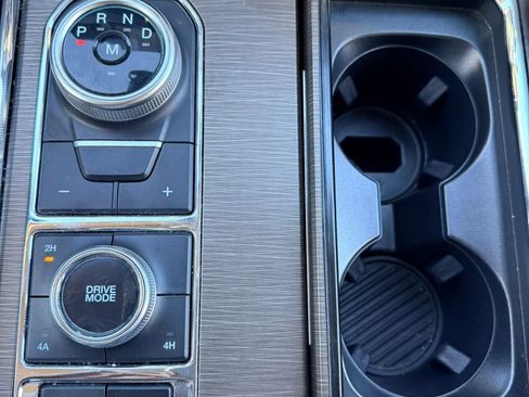 Used 2024 Ford Expedition Limited image 12