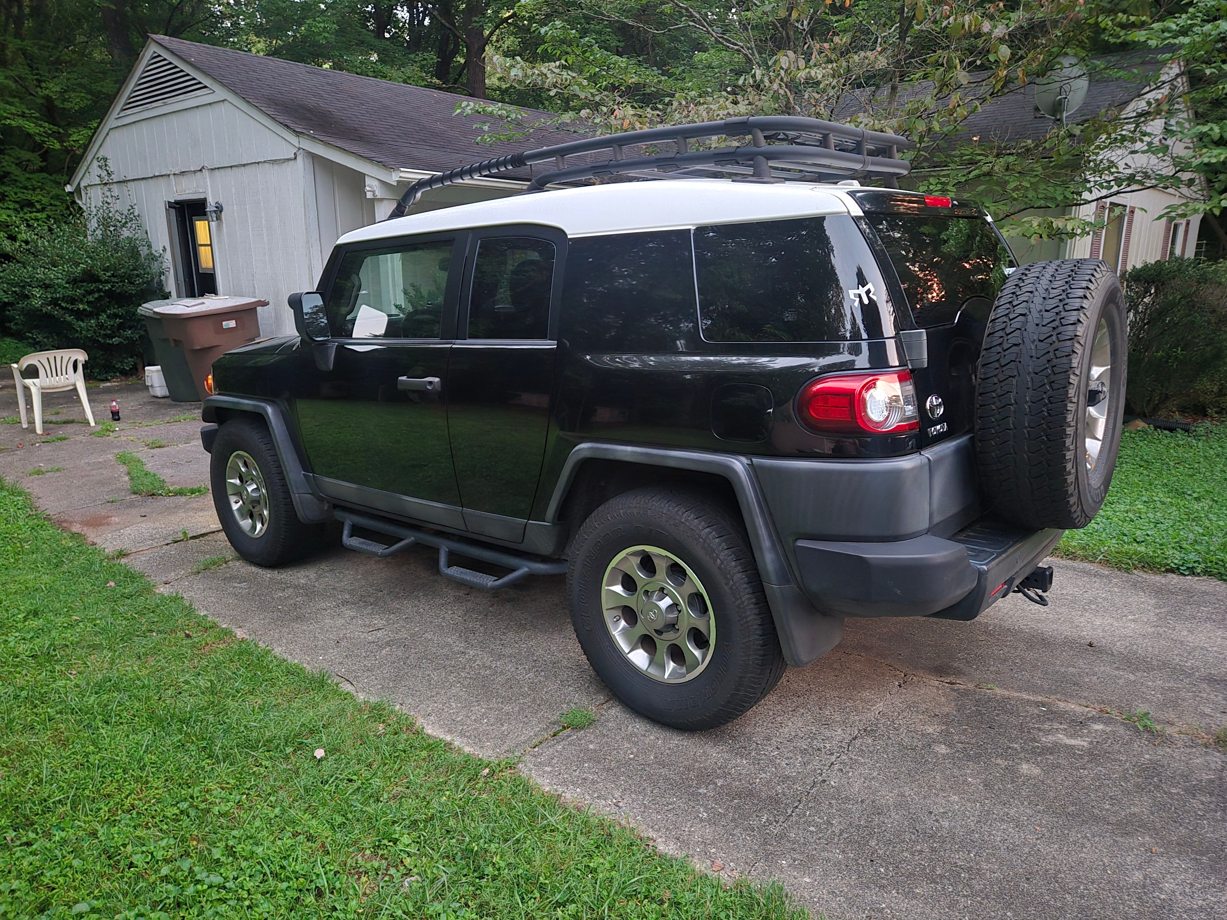 Used 2012 Toyota FJ Cruiser 2WD w/ Upgrade Pkg image 8