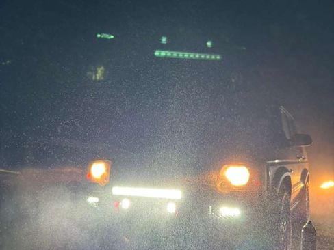 Used 2003 Land Rover Discovery SE image 2