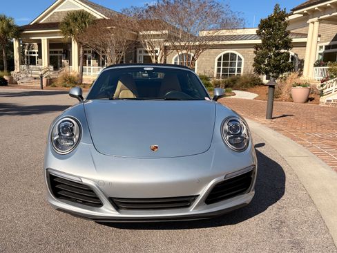 Used 2018 Porsche 911 Carrera image 8