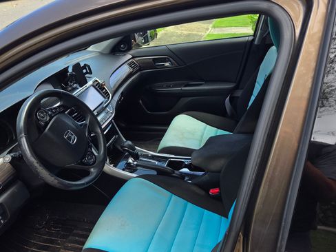 Used 2017 Honda Accord Touring image 11