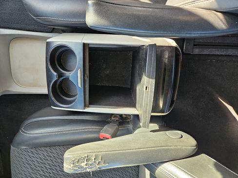 Used 2012 Toyota Sienna SE image 12