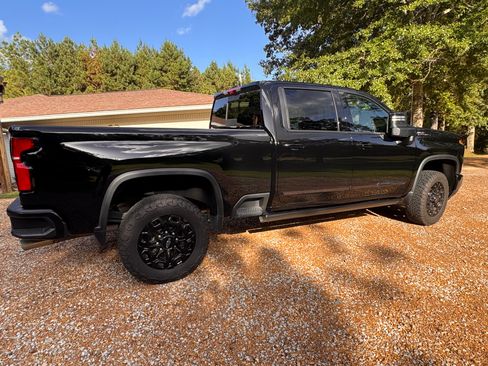 Used 2024 Chevrolet Silverado 2500 High Country w/ High Country Premium Package AWD/4WD image 5