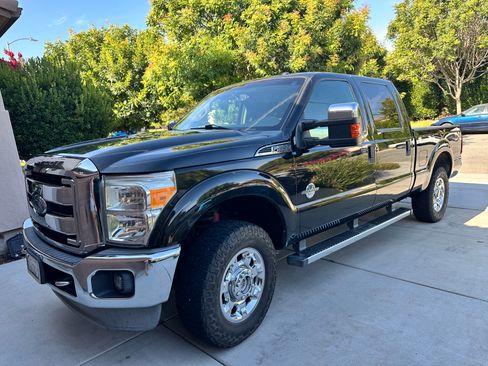 Used 2014 Ford F250 XLT w/ XLT Premium Package AWD/4WD image 6