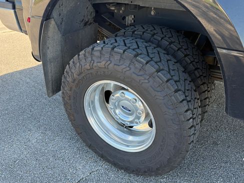 Used 2018 Ford F350 Lariat w/ Chrome Package image 2