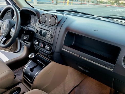 Used 2014 Jeep Patriot Sport w/ Power Value Group image 11