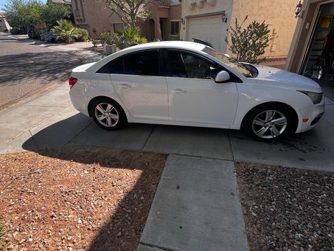 Used 2015 Chevrolet Cruze Diesel w/ Enhanced Safety Package FWD image 1
