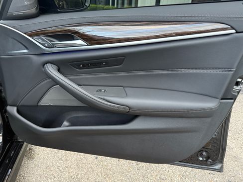 Used 2023 BMW M550i xDrive w/ Executive Package image 11