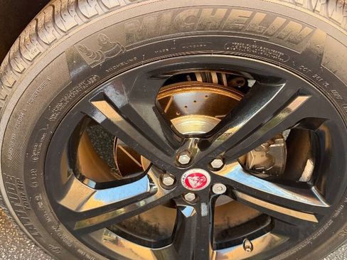 Used 2018 Jaguar F-PACE R-Sport image 23