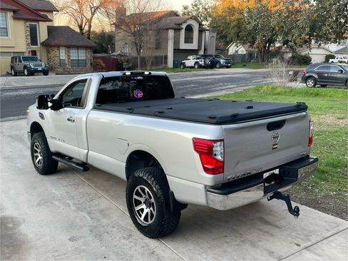Used 2017 Nissan Titan SV RWD image 2