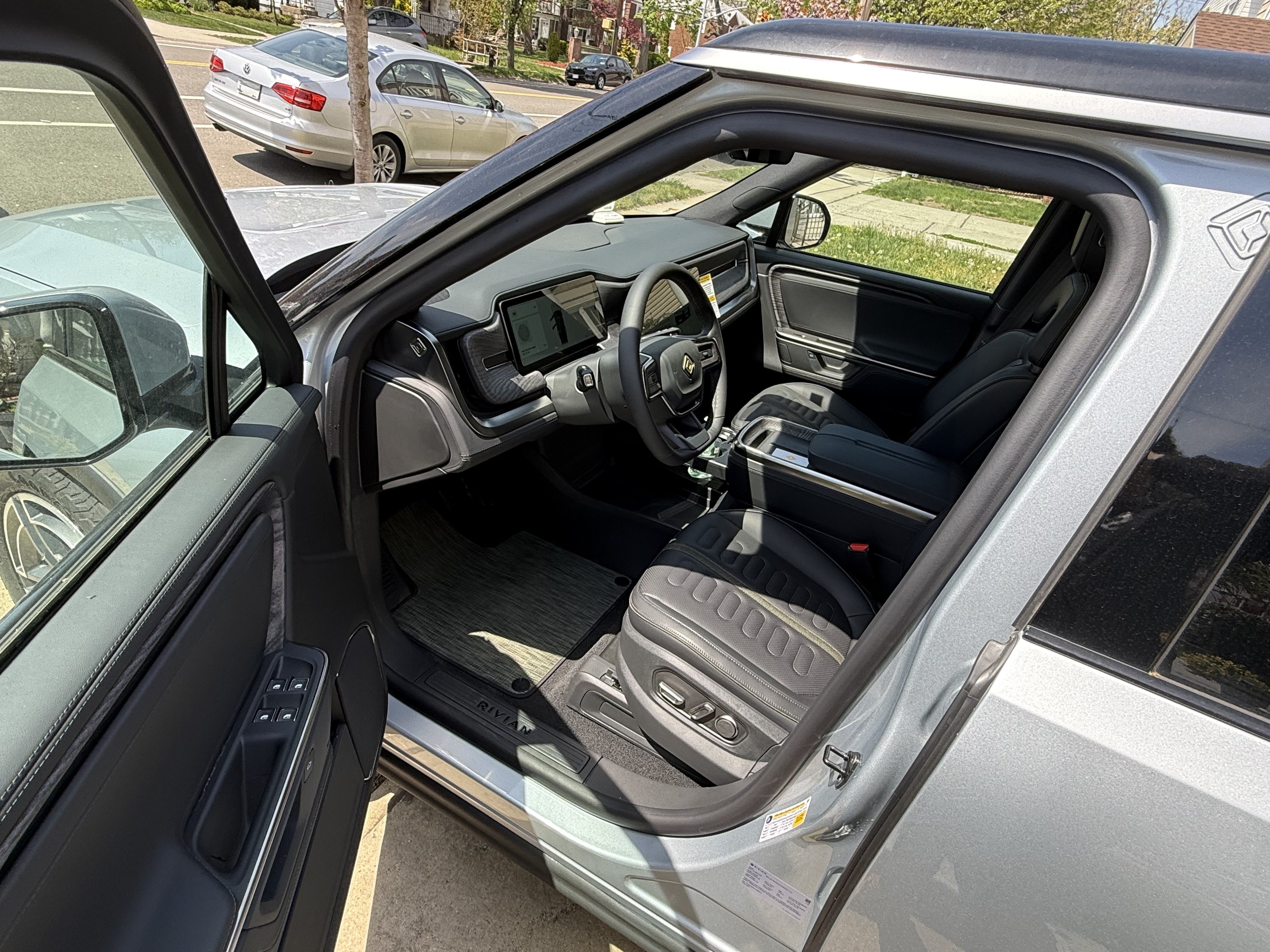 Used 2026 Rivian R1S Adventure AWD/4WD image 9