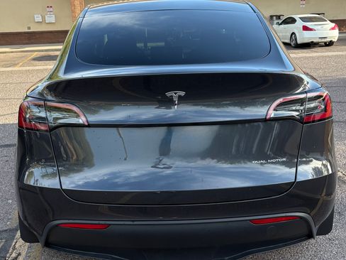 Used 2024 Tesla Model Y Long Range AWD/4WD image 5
