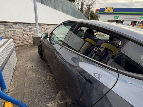 Used 2021 Tesla Model Y Long Range image 4