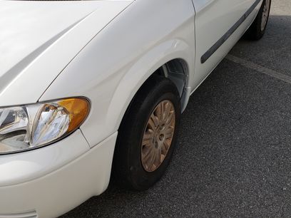 Used 2005 Chrysler Town & Country