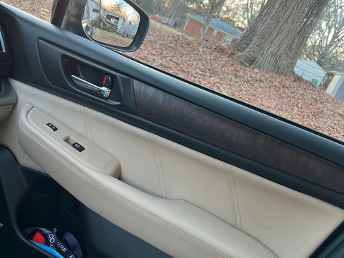 Used 2018 Subaru Outback 3.6R Limited AWD/4WD image 19