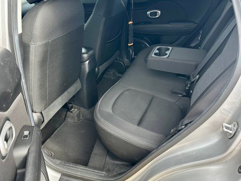 Used 2017 Kia Soul + image 18