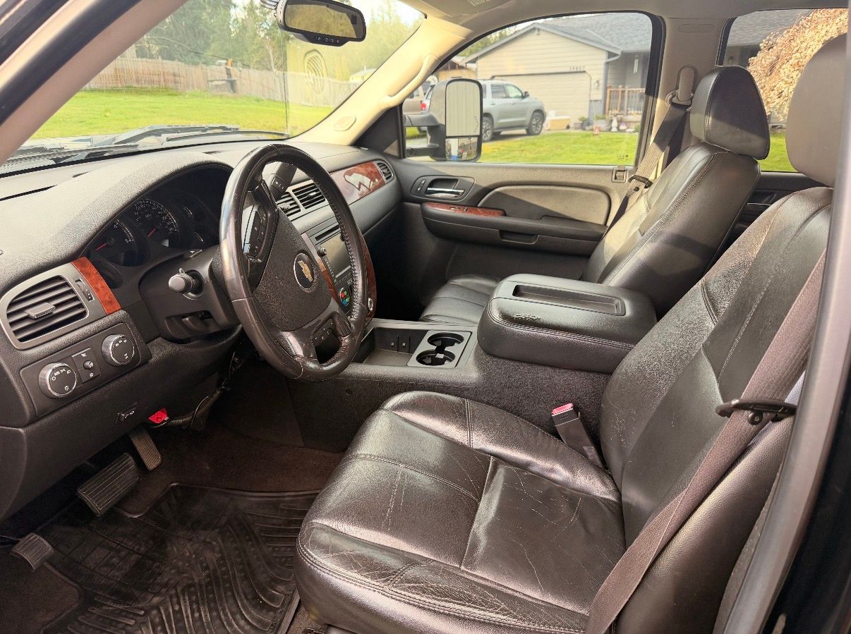 Used 2007 Chevrolet Silverado 2500 LTZ w/ Safety Package AWD/4WD image 6