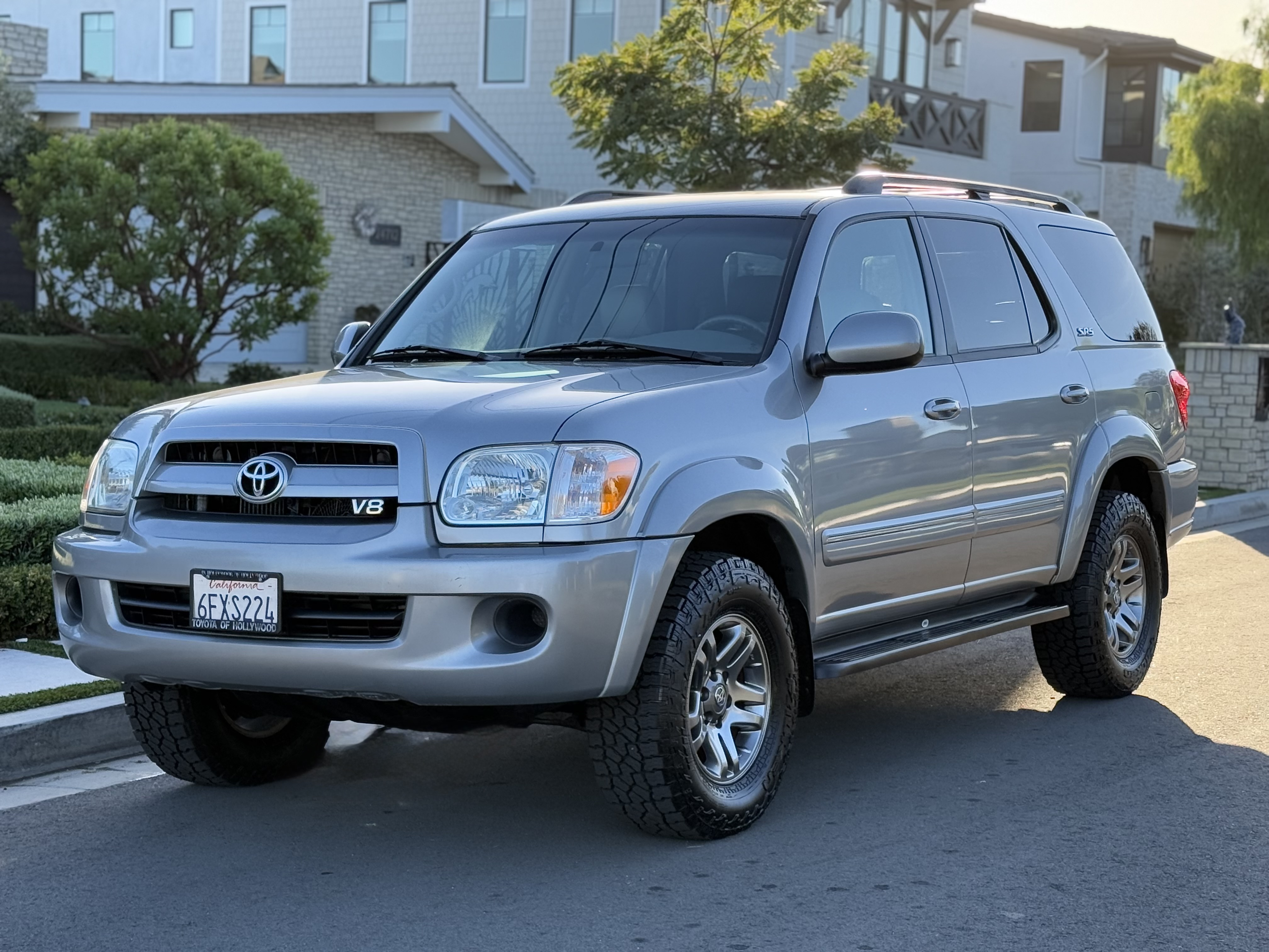 Used 2007 Toyota Sequoia SR5 w/ Towing Pkg RWD image 1