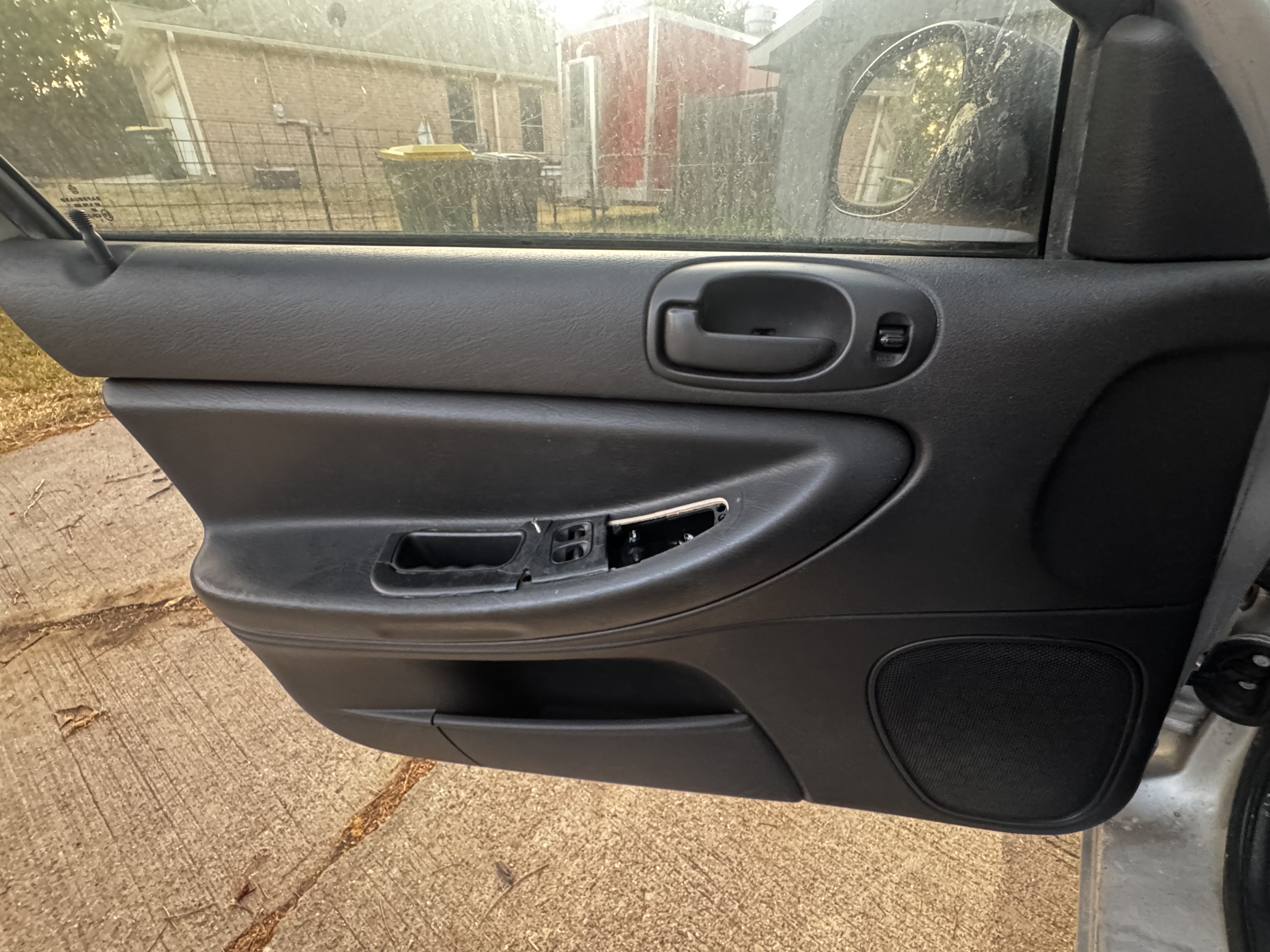 Used 2004 Chrysler Sebring LXi FWD image 11