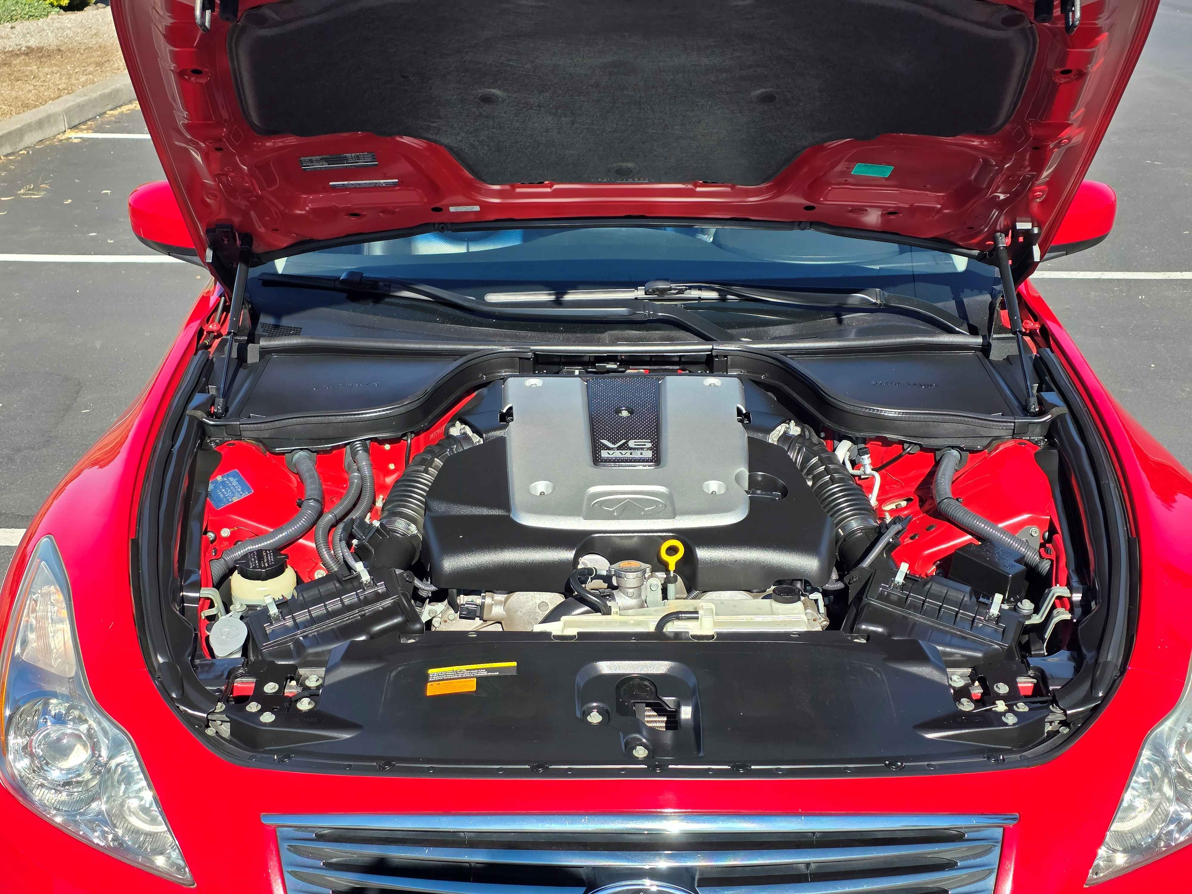 Used 2010 INFINITI G37 Journey RWD image 6