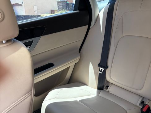 Used 2017 Jaguar XF Premium RWD image 13