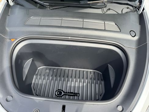 Used 2022 Tesla Model Y Performance image 11