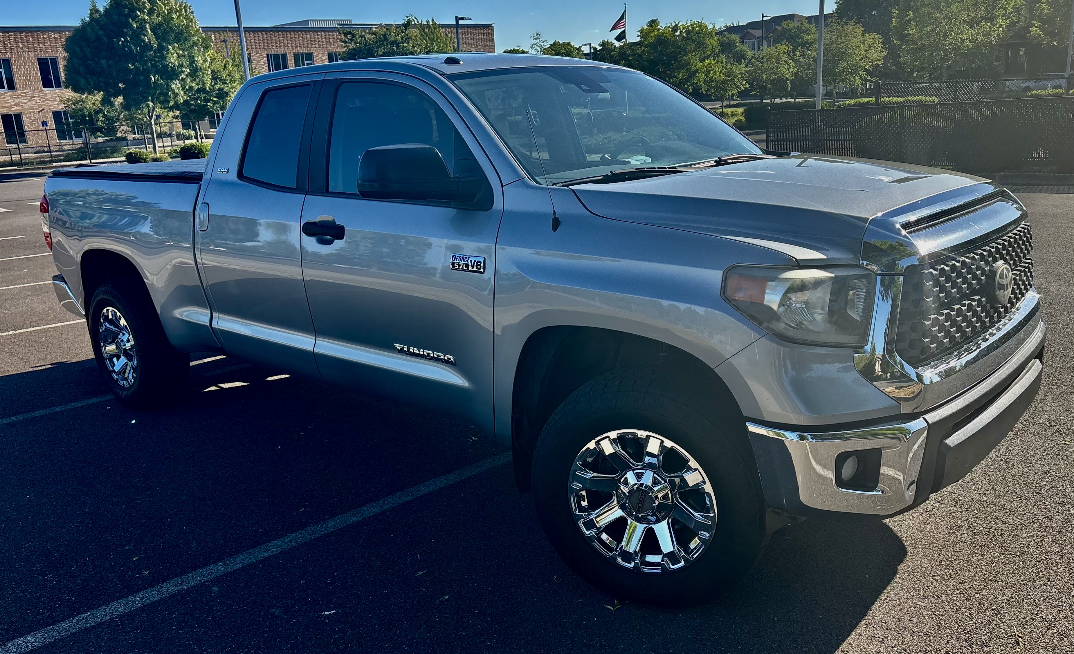 Used 2018 Toyota Tundra SR5 AWD/4WD image 1