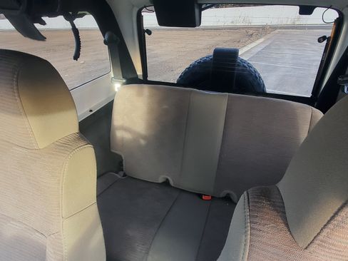 Used 2005 Jeep Wrangler Unlimited Rubicon image 8