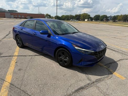Used 2022 Hyundai Elantra Blue w/ Cargo Package FWD image 9