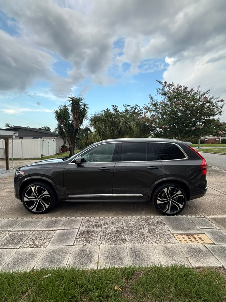 Used 2025 Volvo XC90 B6 Ultra w/ Lounge Package AWD/4WD image 5