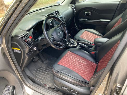 Used 2018 Kia Soul ! w/ Tech Package FWD image 6