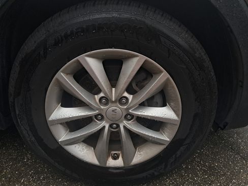 Used 2017 Kia Sorento LX w/ LX Convenience Package image 4