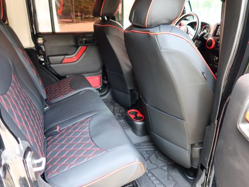 Used 2015 Jeep Wrangler Unlimited Sahara AWD/4WD image 15