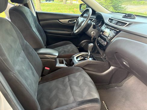 Used 2015 Nissan Rogue S w/ S Family Package image 10
