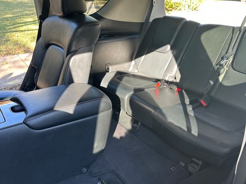 Used 2016 INFINITI QX80 Luxe w/ 22" Wheel Package image 9