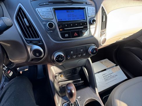 Used 2012 Hyundai Tucson GLS image 2