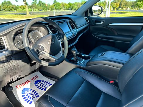 Used 2016 Toyota Highlander XLE image 5