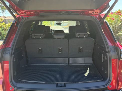 Used 2025 Chevrolet Traverse High Country w/ LPO, Floor Liner Package AWD/4WD image 5