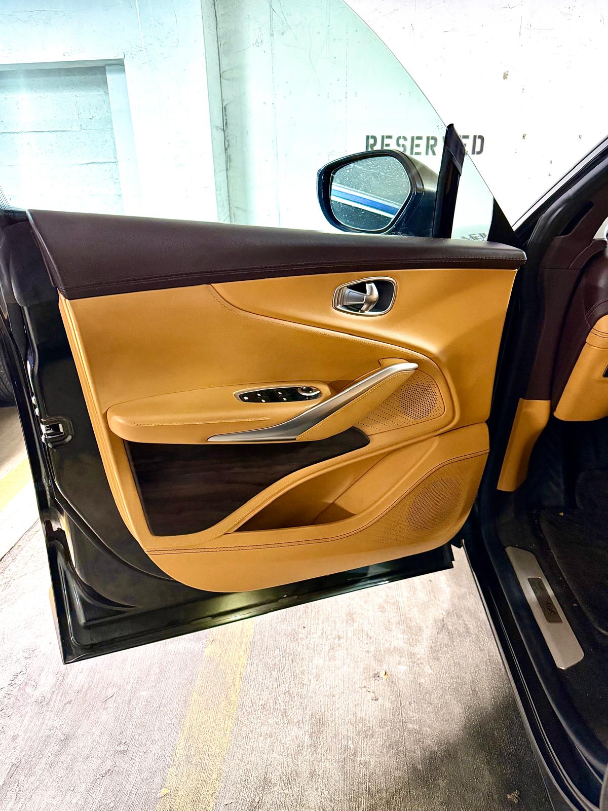 Used 2021 Aston Martin DBX AWD/4WD image 21