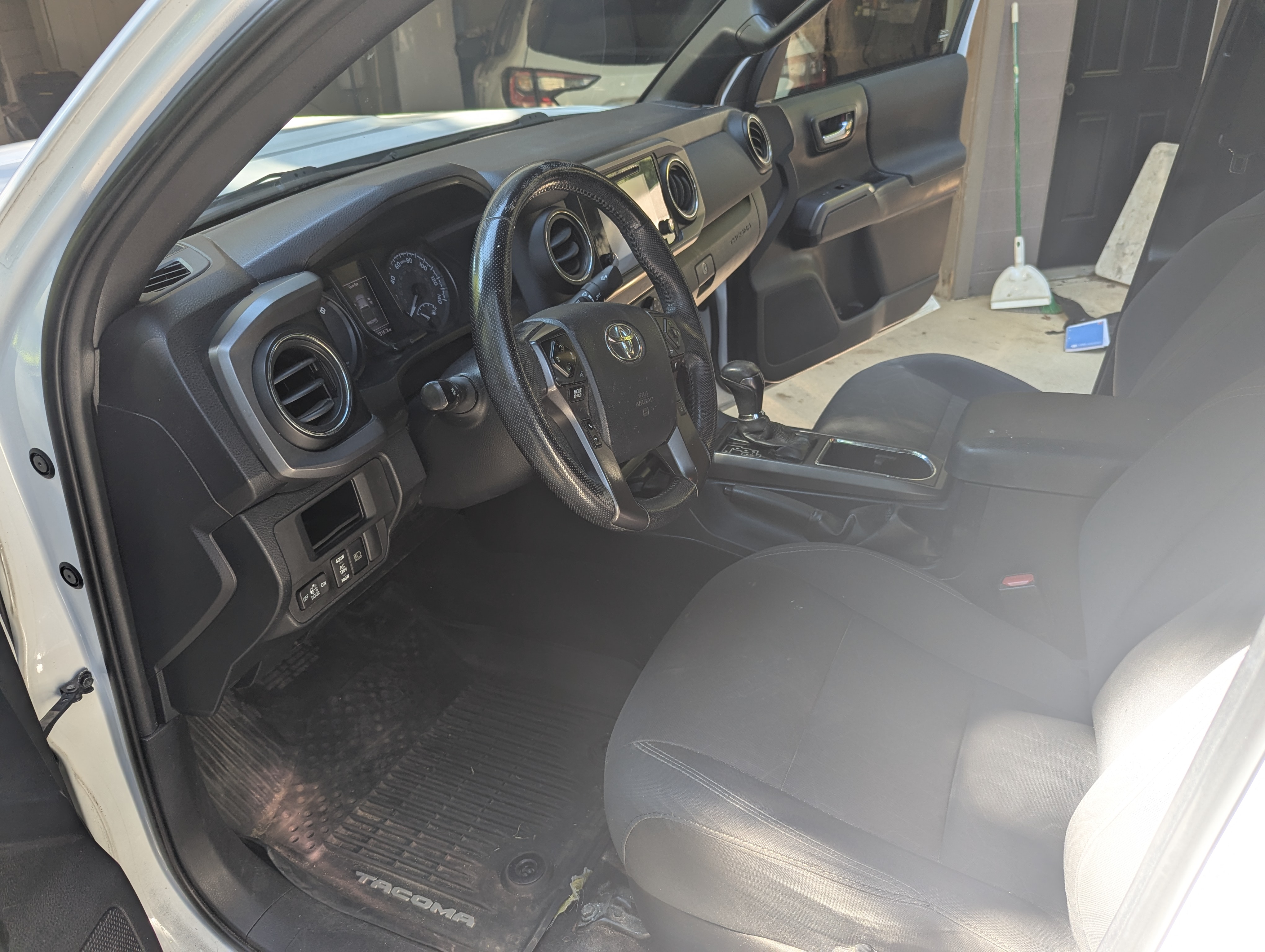 Used 2019 Toyota Tacoma TRD Sport AWD/4WD image 10