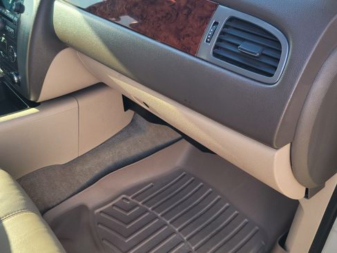 Used 2012 GMC Yukon SLT w/ SLT-2 Equipment Package image 9