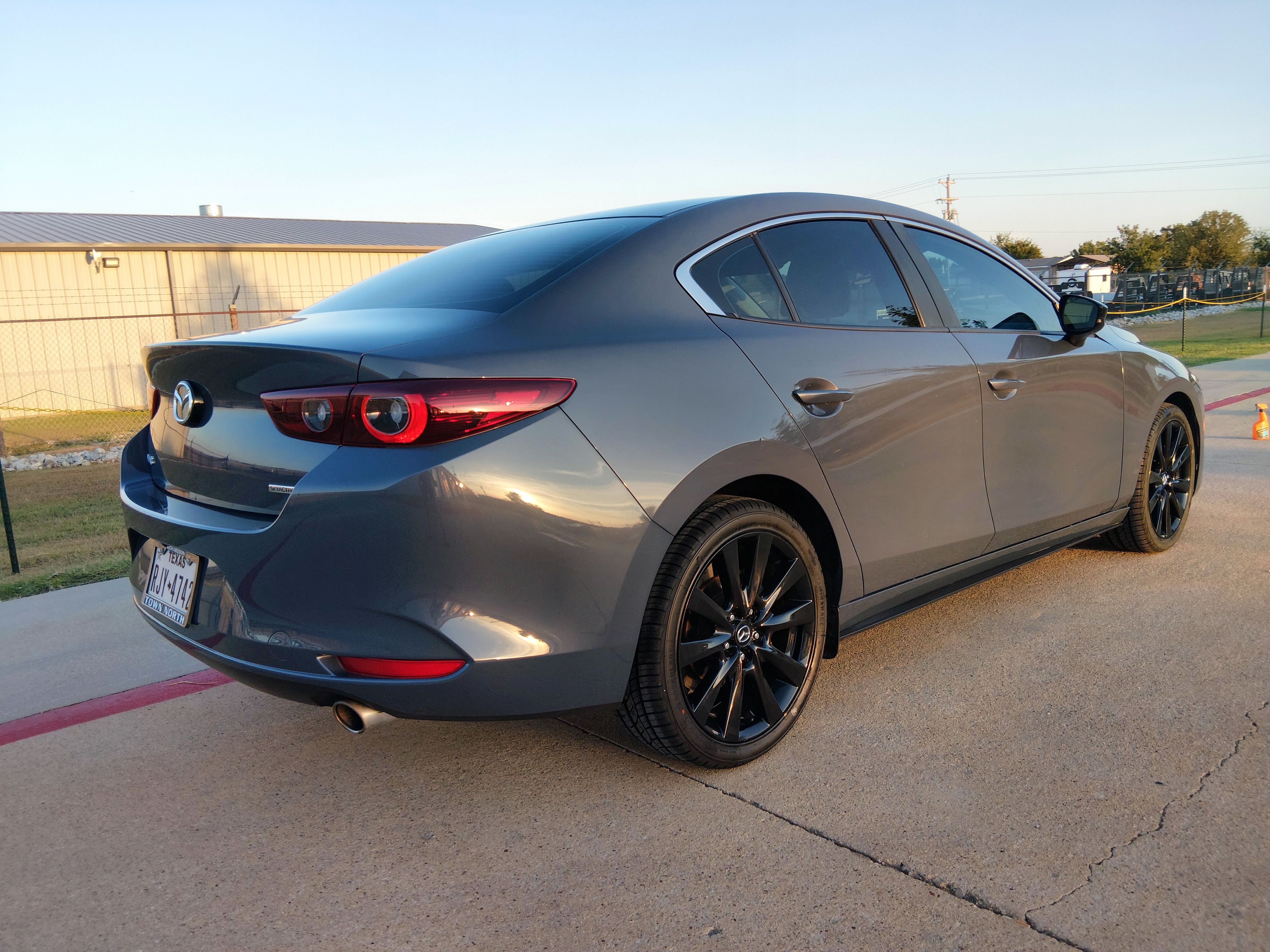 Used 2022 MAZDA MAZDA3 s FWD image 2