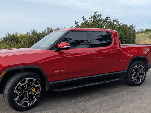 Used 2022 Rivian R1T Launch Edition image 1