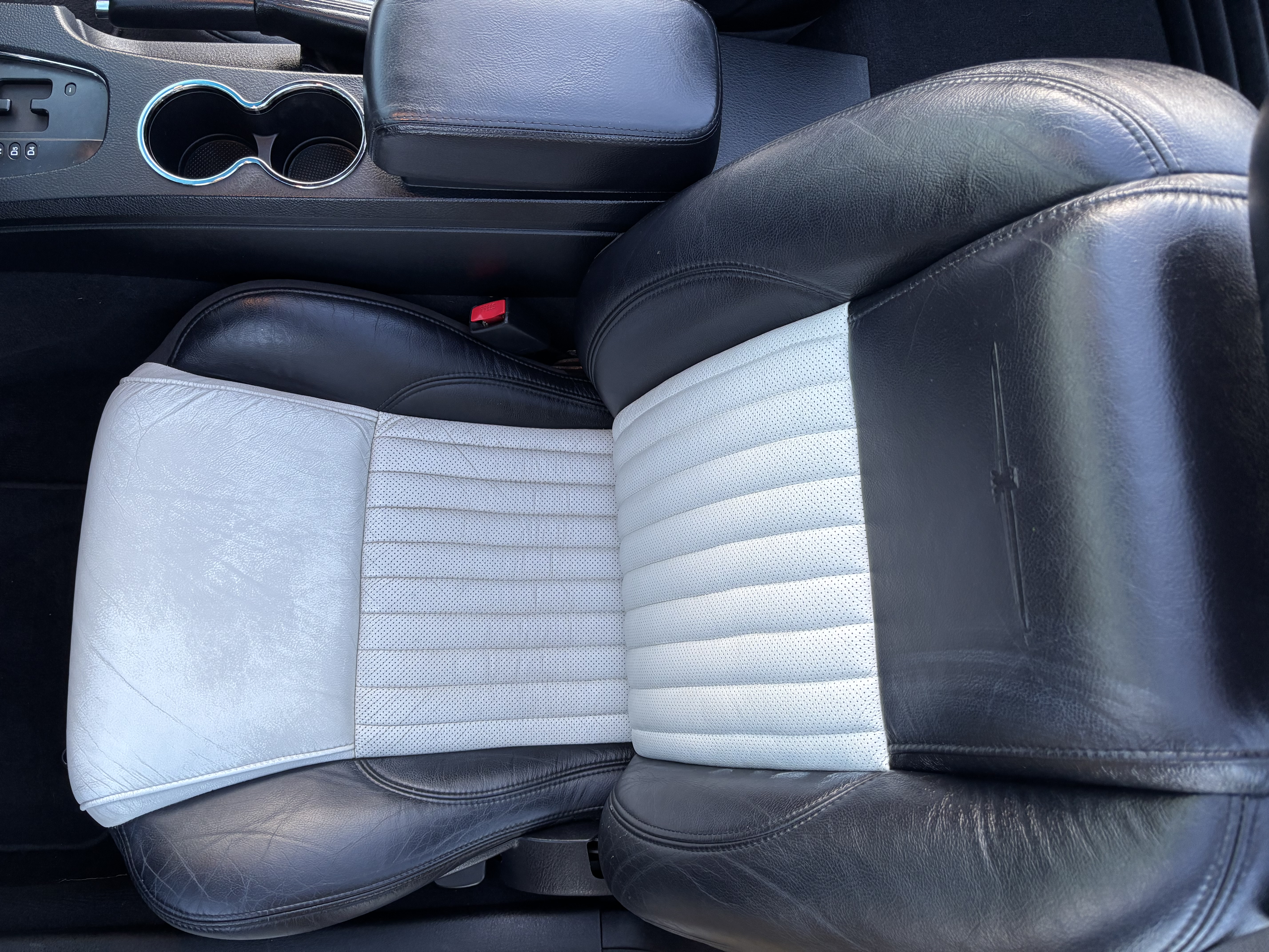 Used 2004 Ford Thunderbird RWD image 26