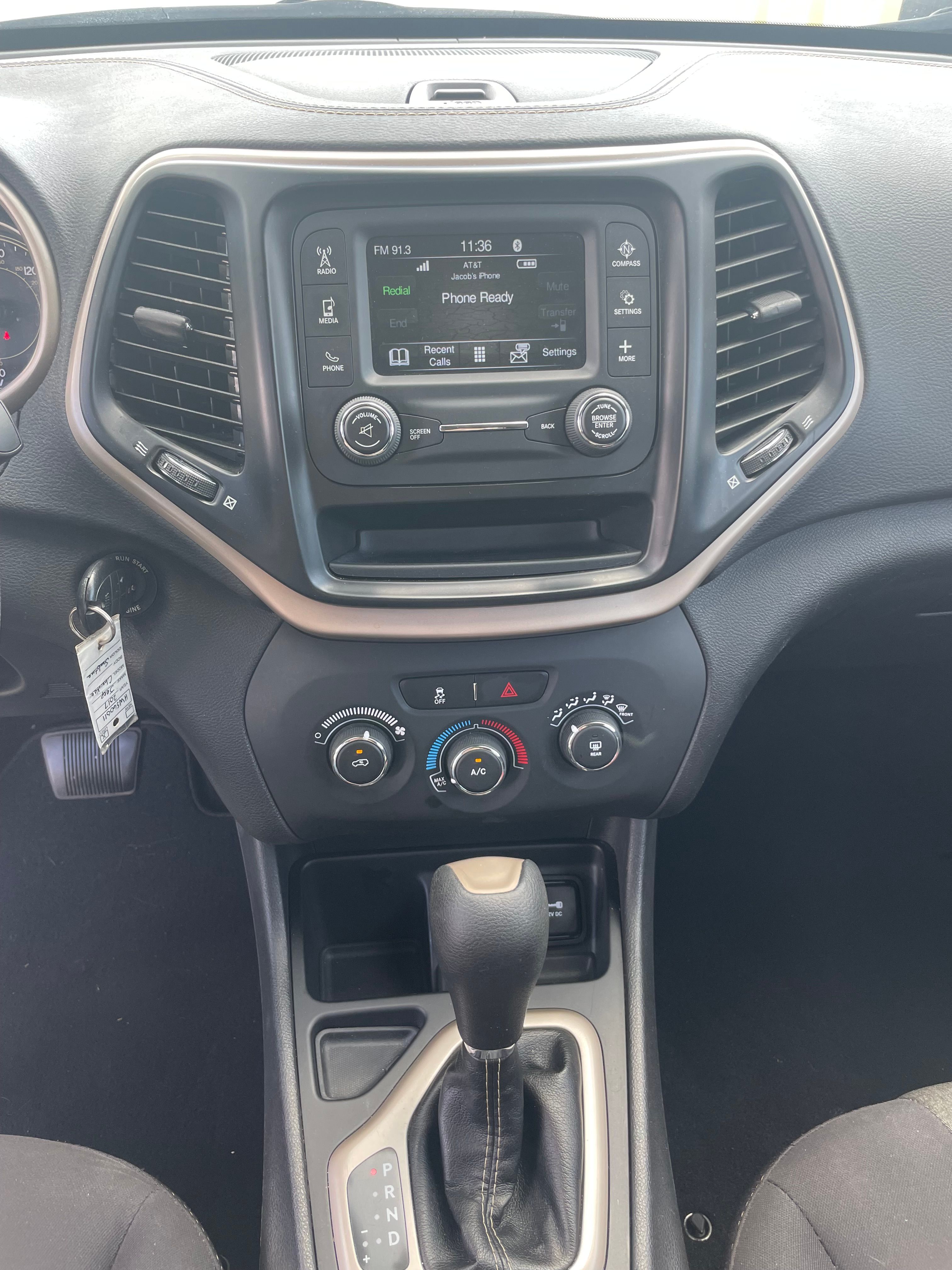 Used 2017 Jeep Cherokee Sport FWD image 13