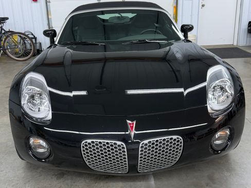 Used 2008 Pontiac Solstice Convertible w/ Premium Package RWD image 4
