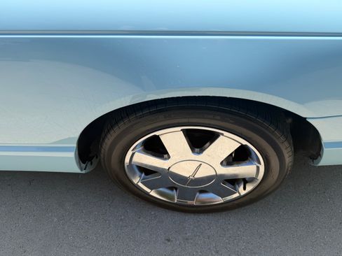 Used 2003 Ford Thunderbird RWD image 4